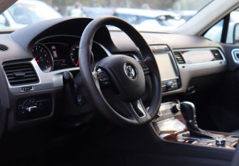Подержанный автомобиль Volkswagen Touareg 2013 года (15 фото)