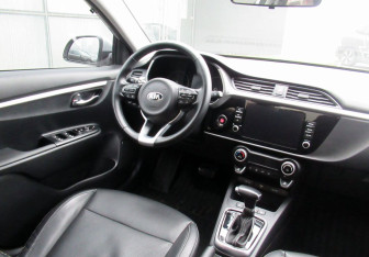 Подержанный автомобиль Kia Rio Sedan 2021 года (14 фото)