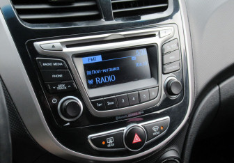 Подержанный автомобиль Hyundai Solaris Hatchback 2014 года (17 фото)