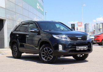 Подержанный автомобиль Kia Sorento 2017 года (3 фото)