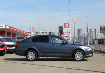 Подержанный автомобиль Skoda Octavia Liftback 2013 года (4 фото)