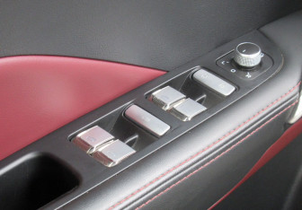 Подержанный автомобиль Geely Coolray 2023 года (12 фото)