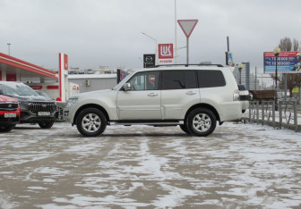 Подержанный автомобиль Mitsubishi Pajero 2021 года (8 фото)