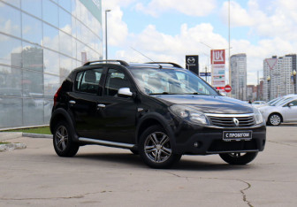 Подержанный автомобиль Renault Sandero 2011 года (3 фото)