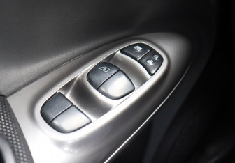 Подержанный автомобиль Nissan Juke 2011 года (18 фото)