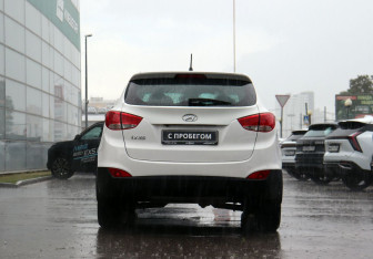 Подержанный автомобиль Hyundai ix35 2014 года (6 фото)