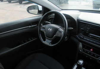 Подержанный автомобиль Hyundai Elantra Sedan 2017 года (13 фото)