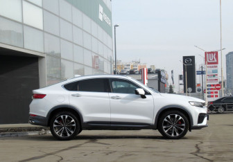 Подержанный автомобиль Geely Tugella 2023 года (4 фото)