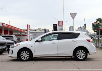 Подержанный автомобиль Mazda 3 Hatchback 2012 года (8 фото)