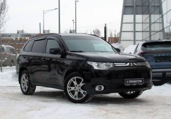 Подержанный автомобиль Mitsubishi Outlander 2012 года (3 фото)