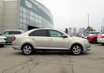 Подержанный автомобиль Skoda Rapid Liftback 2014 года (4 фото)