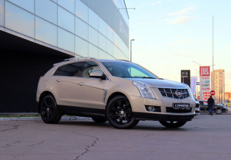 Подержанный автомобиль Cadillac SRX 2012 года (3 фото)