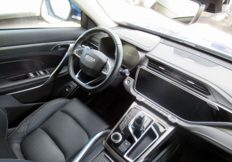 Подержанный автомобиль Geely Atlas Pro 2022 года (19 фото)