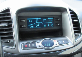 Подержанный автомобиль Chevrolet Captiva 2013 года (15 фото)