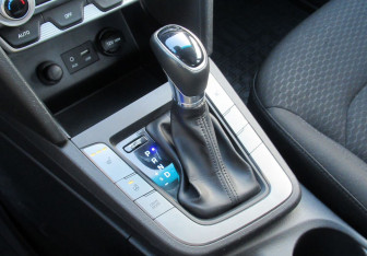 Подержанный автомобиль Hyundai Elantra Sedan 2019 года (17 фото)