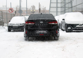 Подержанный автомобиль Hyundai Sonata 2017 года (6 фото)