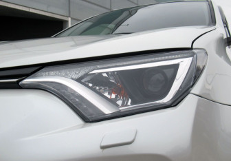 Подержанный автомобиль Toyota RAV4 2016 года (18 фото)