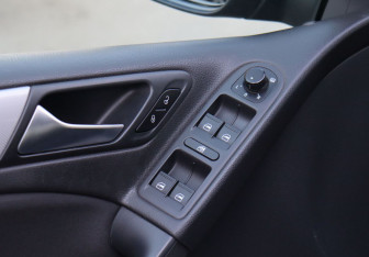 Подержанный автомобиль Volkswagen Golf Hatchback 2012 года (19 фото)