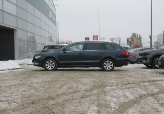 Подержанный автомобиль Skoda Superb Wagon 2012 года (8 фото)