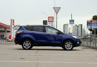 Подержанный автомобиль Ford Kuga 2017 года (4 фото)