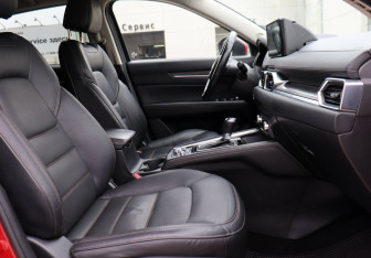 Подержанный автомобиль Mazda CX-5 2017 года (10 фото)