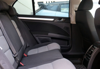 Подержанный автомобиль Skoda Superb Liftback 2012 года (18 фото)
