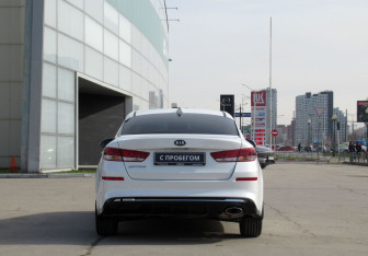 Подержанный автомобиль Kia Optima Sedan 2019 года (6 фото)