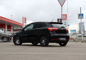 Подержанный автомобиль Kia Rio Hatchback 2013 года (7 фото)