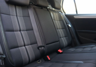 Подержанный автомобиль Volkswagen Golf Hatchback 2012 года (11 фото)