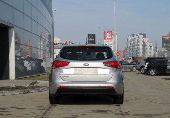 Подержанный автомобиль Kia Ceed Wagon 2015 года (6 фото)