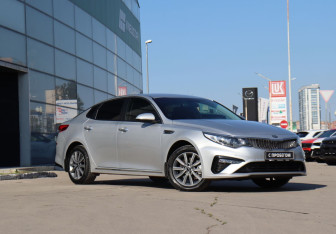 Подержанный автомобиль Kia Optima Sedan 2019 года (3 фото)