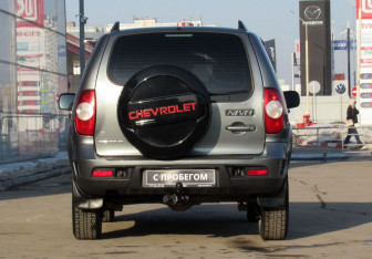 Подержанный автомобиль Chevrolet Niva 2014 года (6 фото)