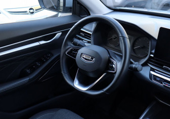 Подержанный автомобиль Geely Emgrand 2023 года (18 фото)