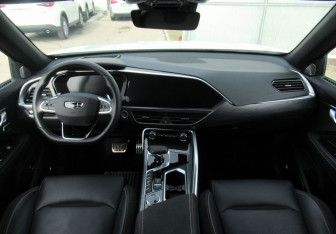 Подержанный автомобиль Geely Tugella 2023 года (13 фото)