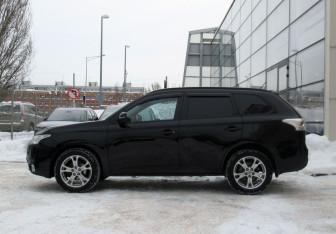 Подержанный автомобиль Mitsubishi Outlander 2012 года (8 фото)