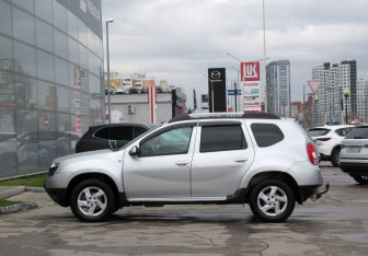 Подержанный автомобиль Renault Duster 2014 года (8 фото)