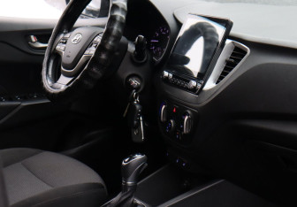 Подержанный автомобиль Hyundai Solaris Sedan 2017 года (15 фото)