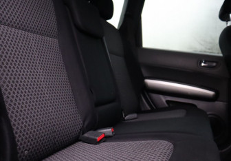 Подержанный автомобиль Nissan X-Trail 2008 года (11 фото)