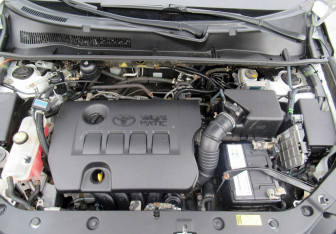 Подержанный автомобиль Toyota RAV4 2010 года (10 фото)