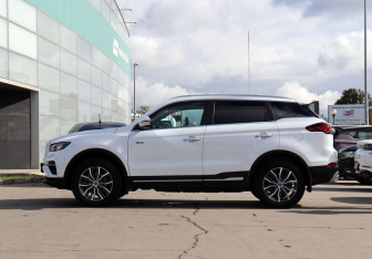 Подержанный автомобиль Geely Atlas Pro 2023 года (8 фото)