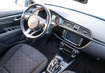 Подержанный автомобиль Kia Rio Hatchback 2019 года (18 фото)