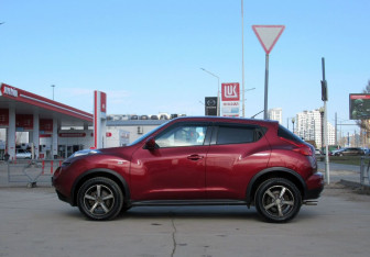 Подержанный автомобиль Nissan Juke 2011 года (8 фото)