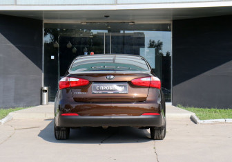 Подержанный автомобиль Kia Cerato Sedan 2015 года (6 фото)
