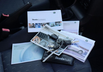 Подержанный автомобиль Skoda Octavia Liftback 2007 года (17 фото)