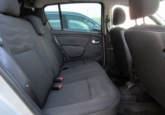 Подержанный автомобиль Renault Sandero 2014 года (11 фото)