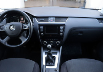 Подержанный автомобиль Skoda Octavia Liftback 2013 года (16 фото)