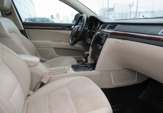 Подержанный автомобиль Skoda Superb Wagon 2012 года (19 фото)