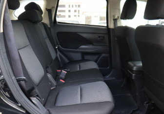 Подержанный автомобиль Mitsubishi Outlander 2015 года (20 фото)