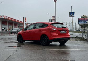 Подержанный автомобиль Ford Focus Hatchback 2014 года (7 фото)