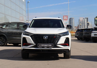Подержанный автомобиль Changan CS75PLUS 2023 года (2 фото)